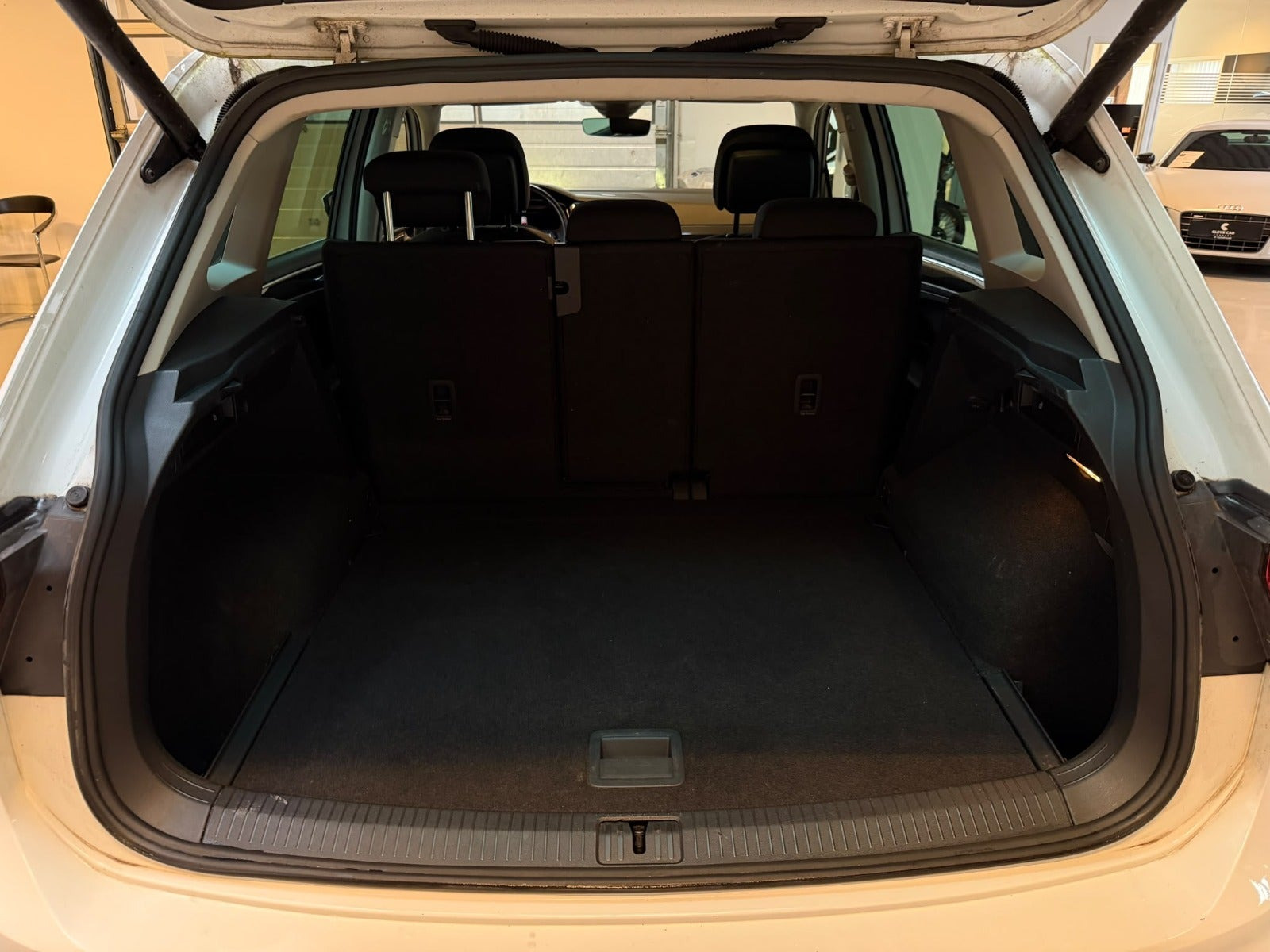 Hvid VW Tiguan fra 2018