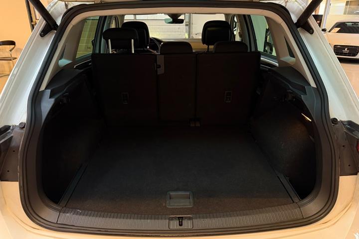 Hvid VW Tiguan fra 2018