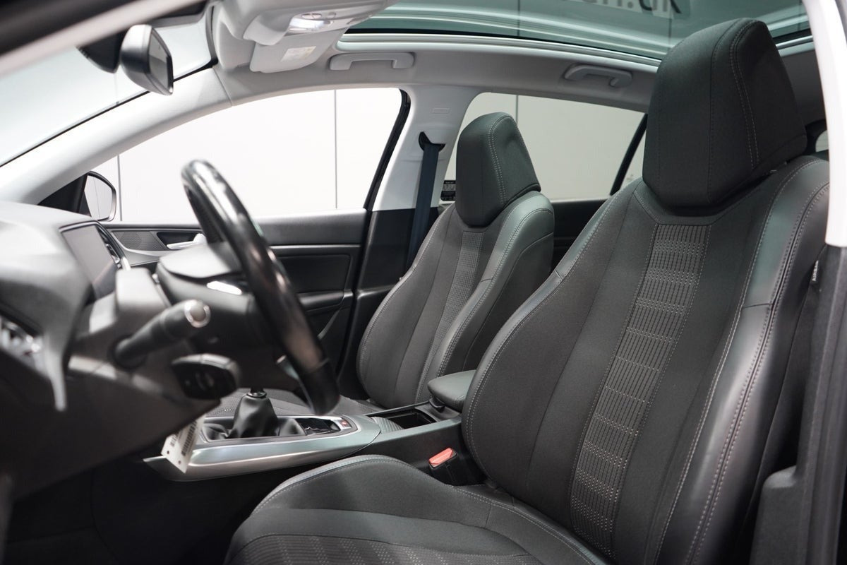 Sort Peugeot 308 fra 2018