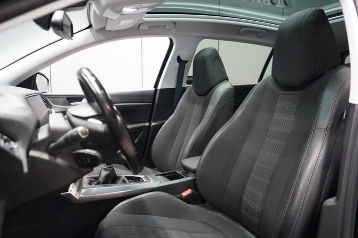 Sort Peugeot 308 fra 2018
