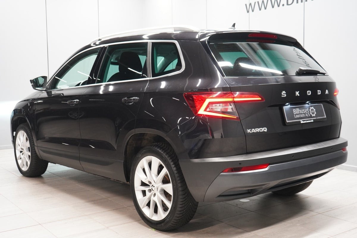 Sort Skoda Karoq fra 2020