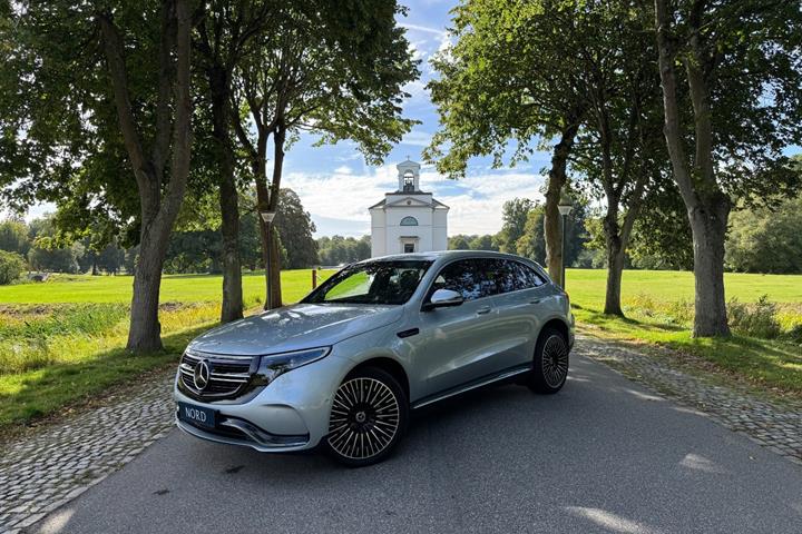 Grøn Mercedes EQC400 fra 2021