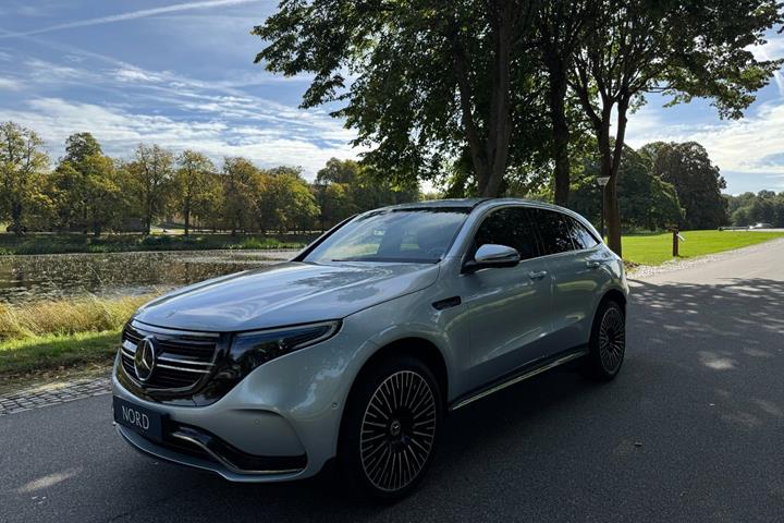 Grøn Mercedes EQC400 fra 2021