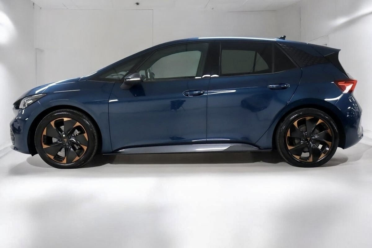 Blå Cupra Born fra 2022