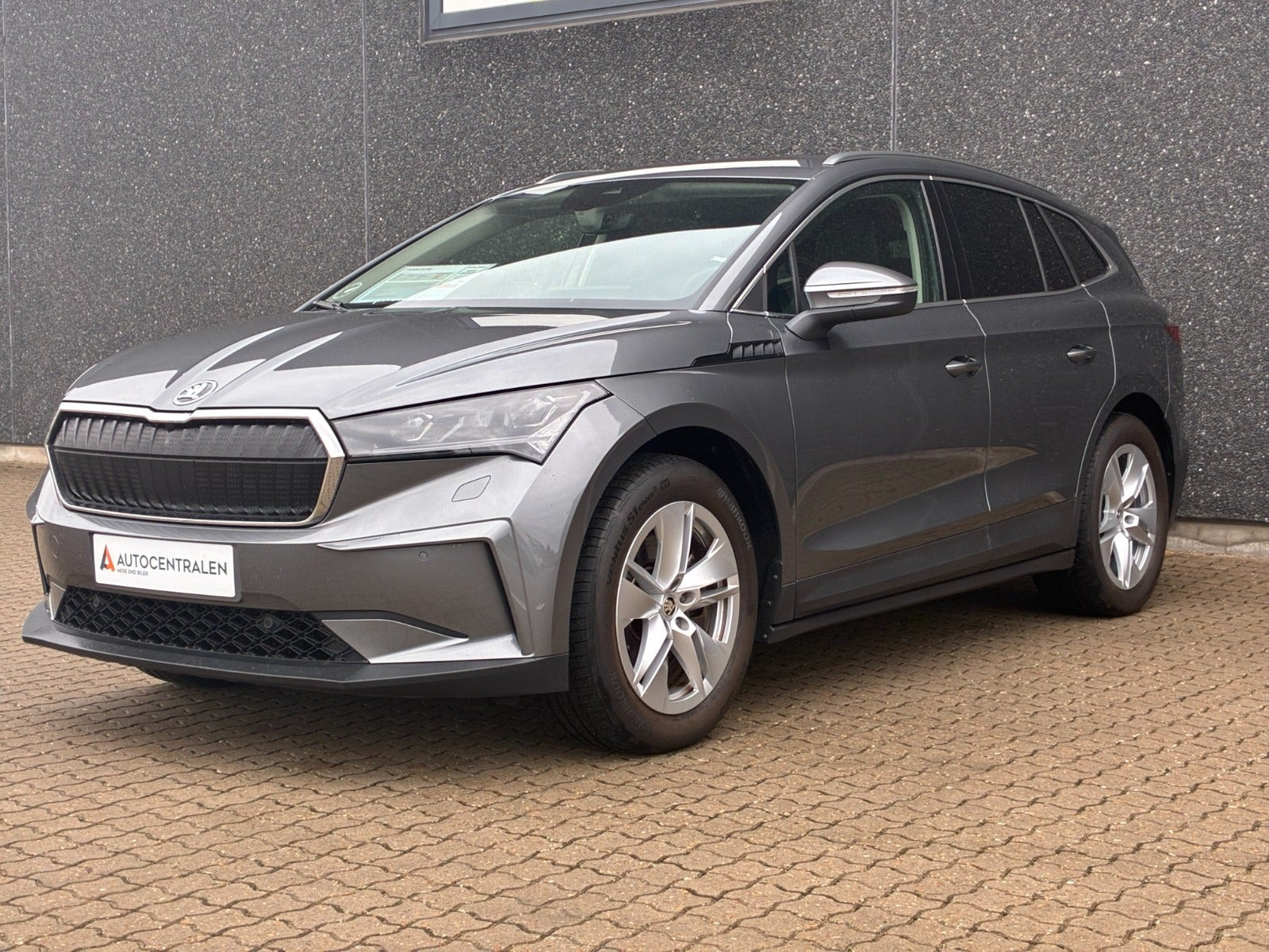 Grå Skoda Enyaq fra 2025