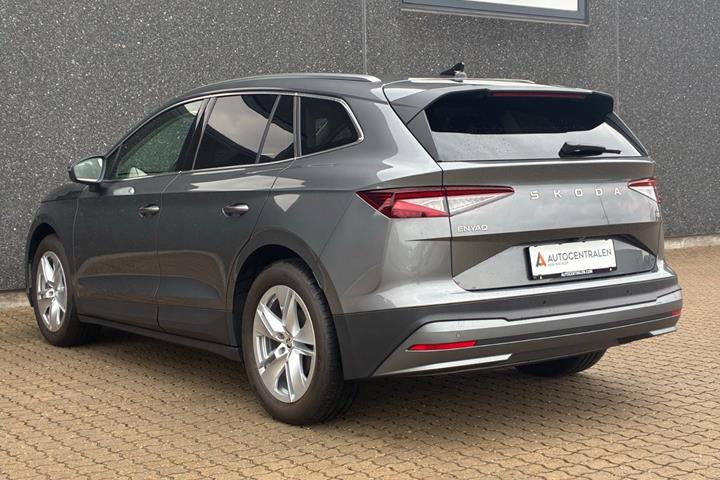 Grå Skoda Enyaq fra 2025