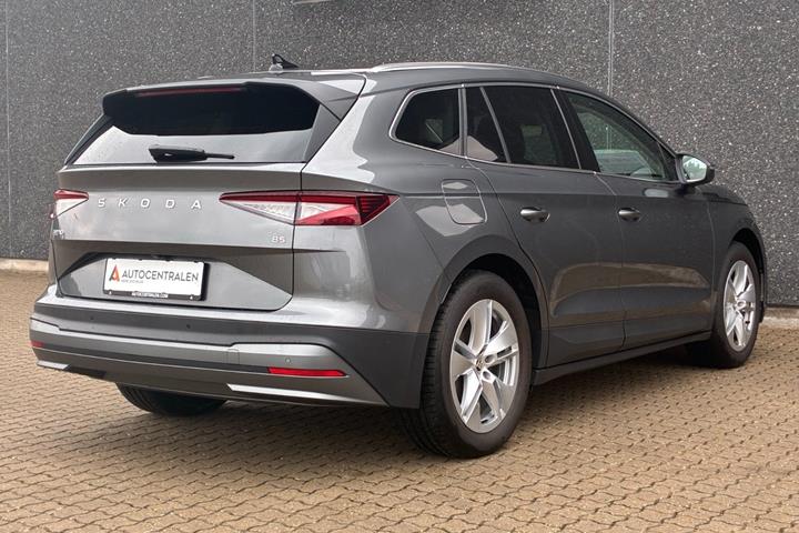Grå Skoda Enyaq fra 2025