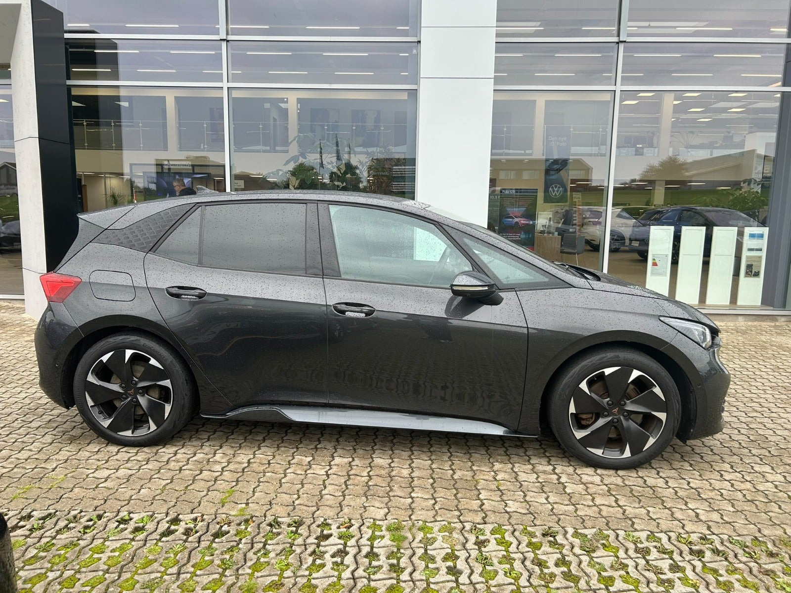 Grå Cupra Born fra 2023