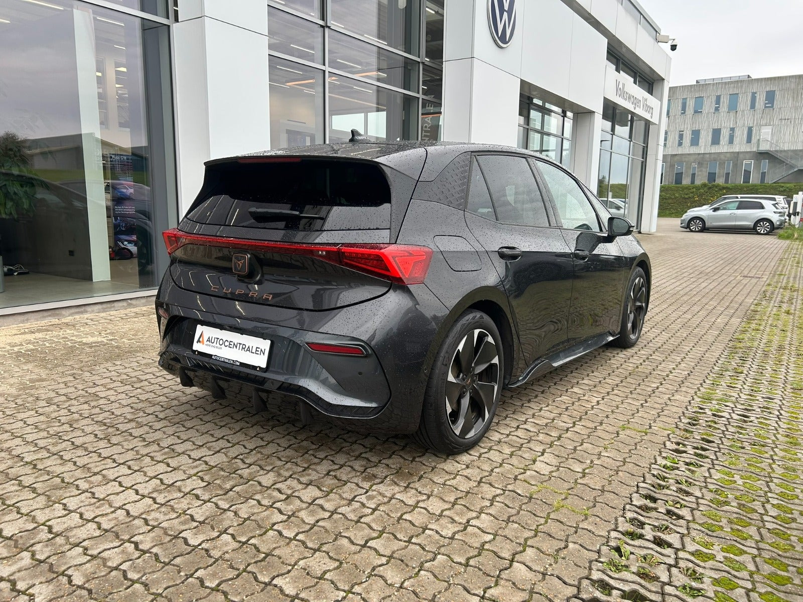Grå Cupra Born fra 2023
