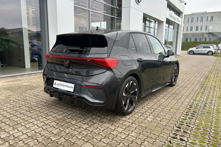 Grå Cupra Born fra 2023