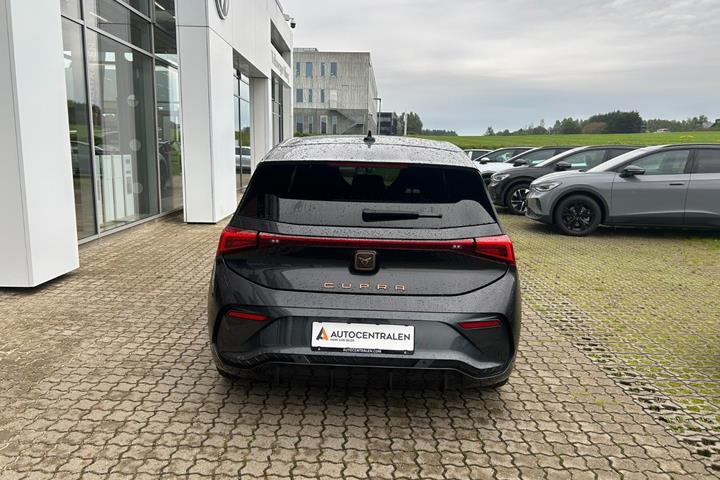 Grå Cupra Born fra 2023