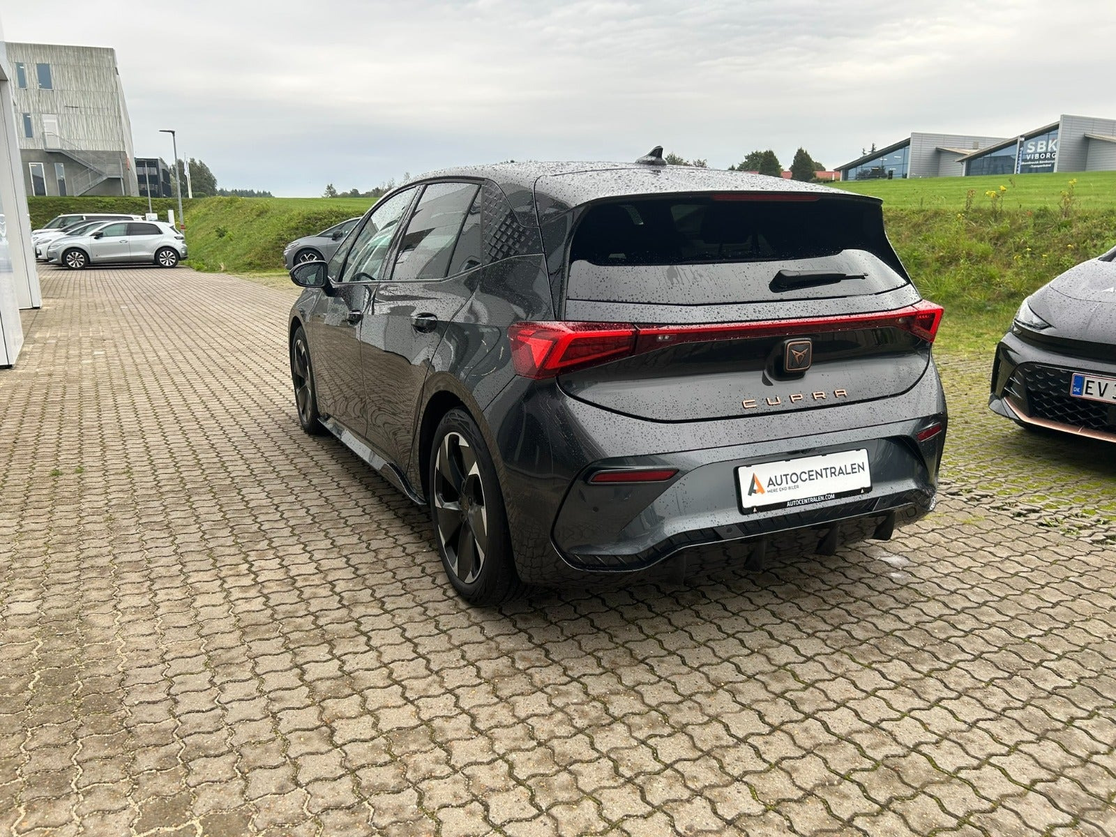 Grå Cupra Born fra 2023