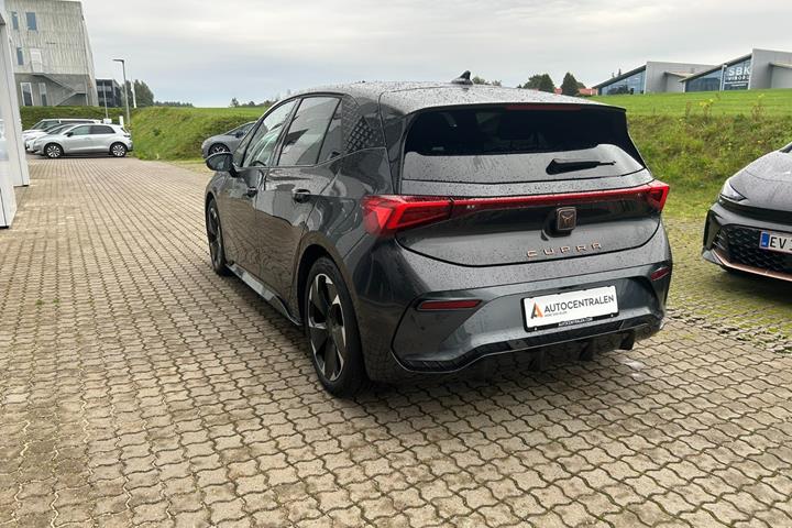 Grå Cupra Born fra 2023