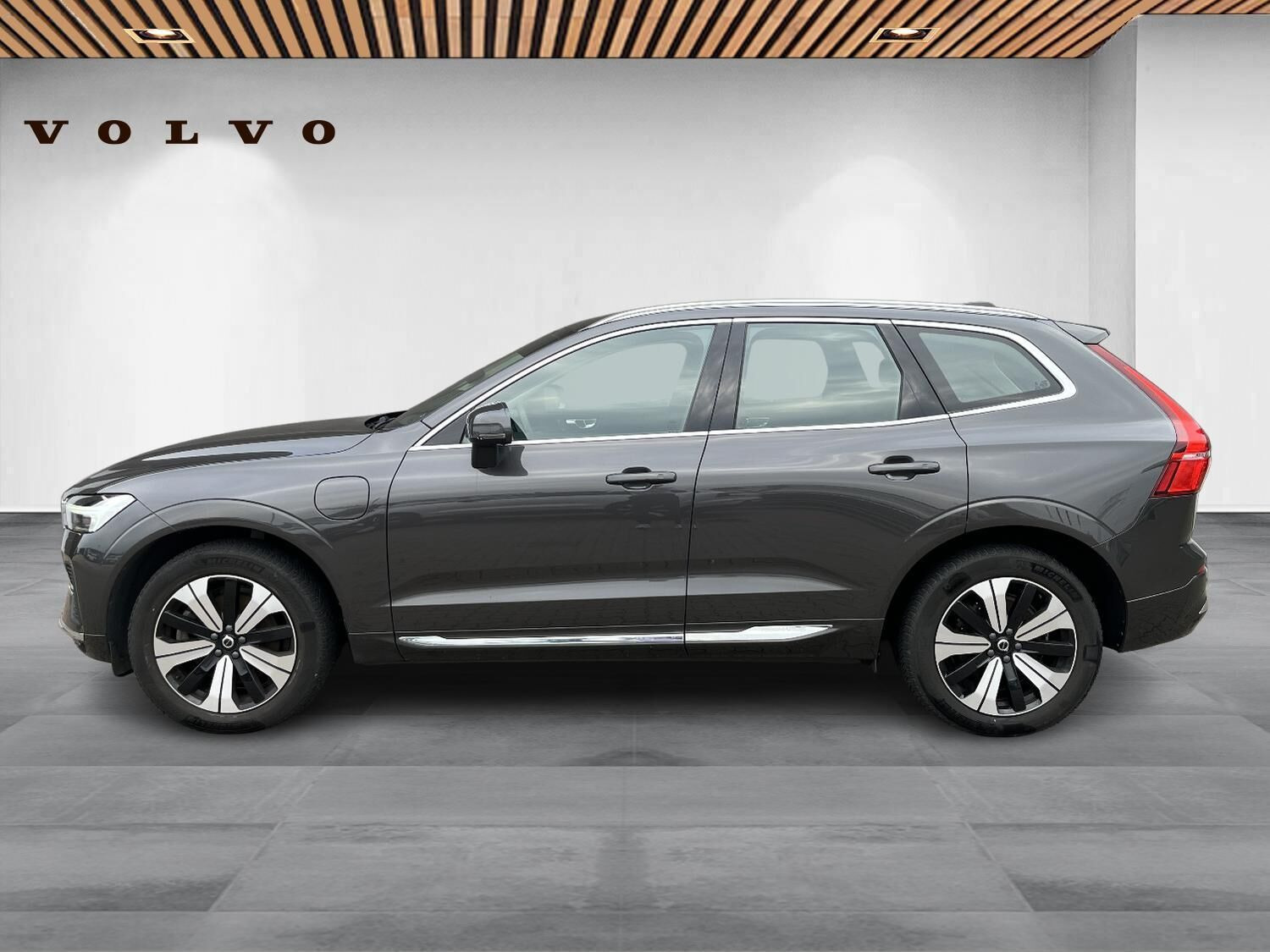 Grå Volvo XC60 fra 2023