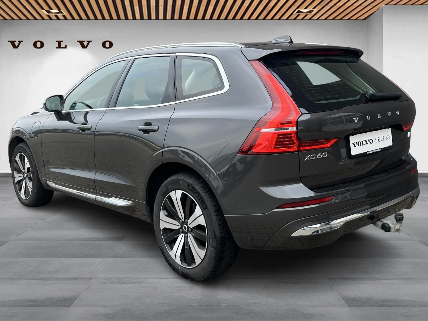 Grå Volvo XC60 fra 2023