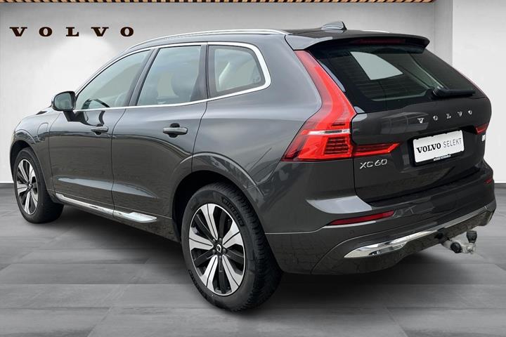 Grå Volvo XC60 fra 2023