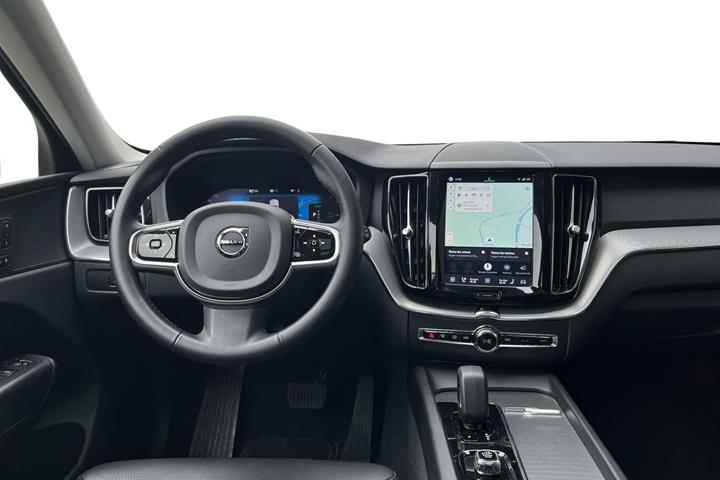 Grå Volvo XC60 fra 2023