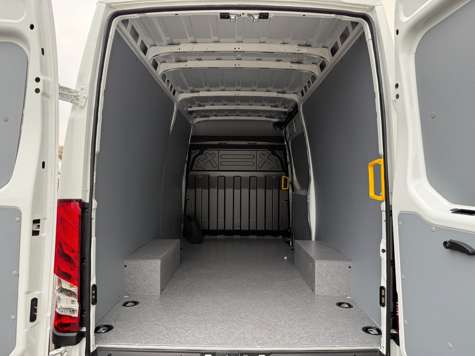 Hvid Iveco eDaily fra 2026