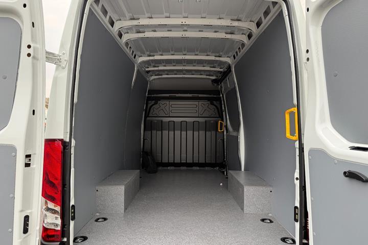Hvid Iveco eDaily fra 2026