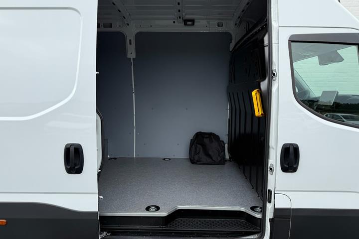 Hvid Iveco eDaily fra 2026