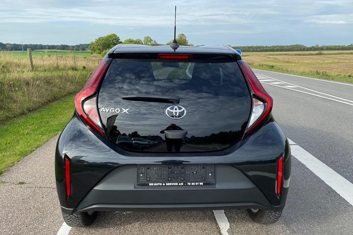 Sort Toyota Aygo X fra 2024