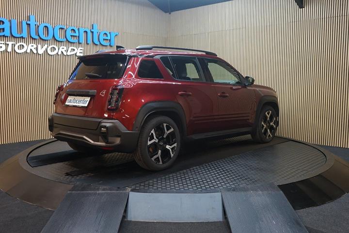Rød Renault 4 E-Tech fra 2025