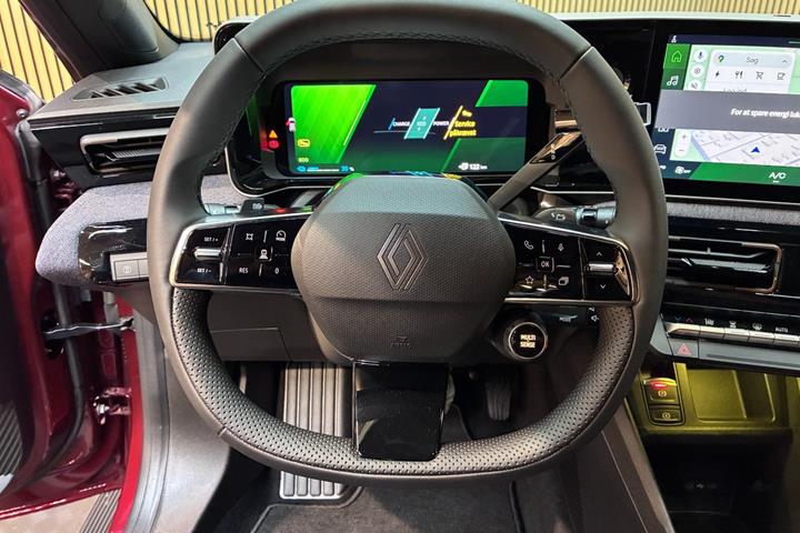 Rød Renault 4 E-Tech fra 2025