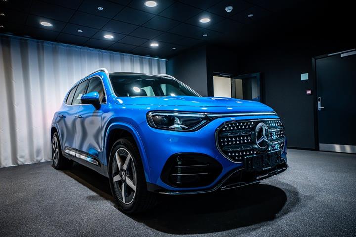 Blå Mercedes GLB250+ fra 2026