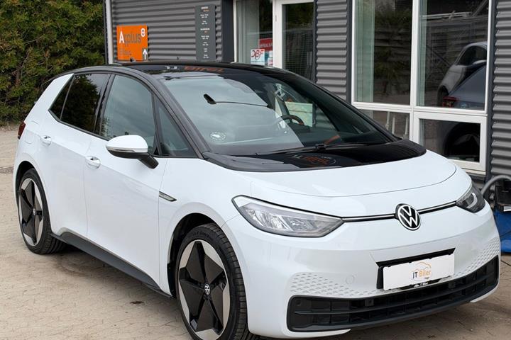 Hvid VW ID.3 fra 2023 set udefra