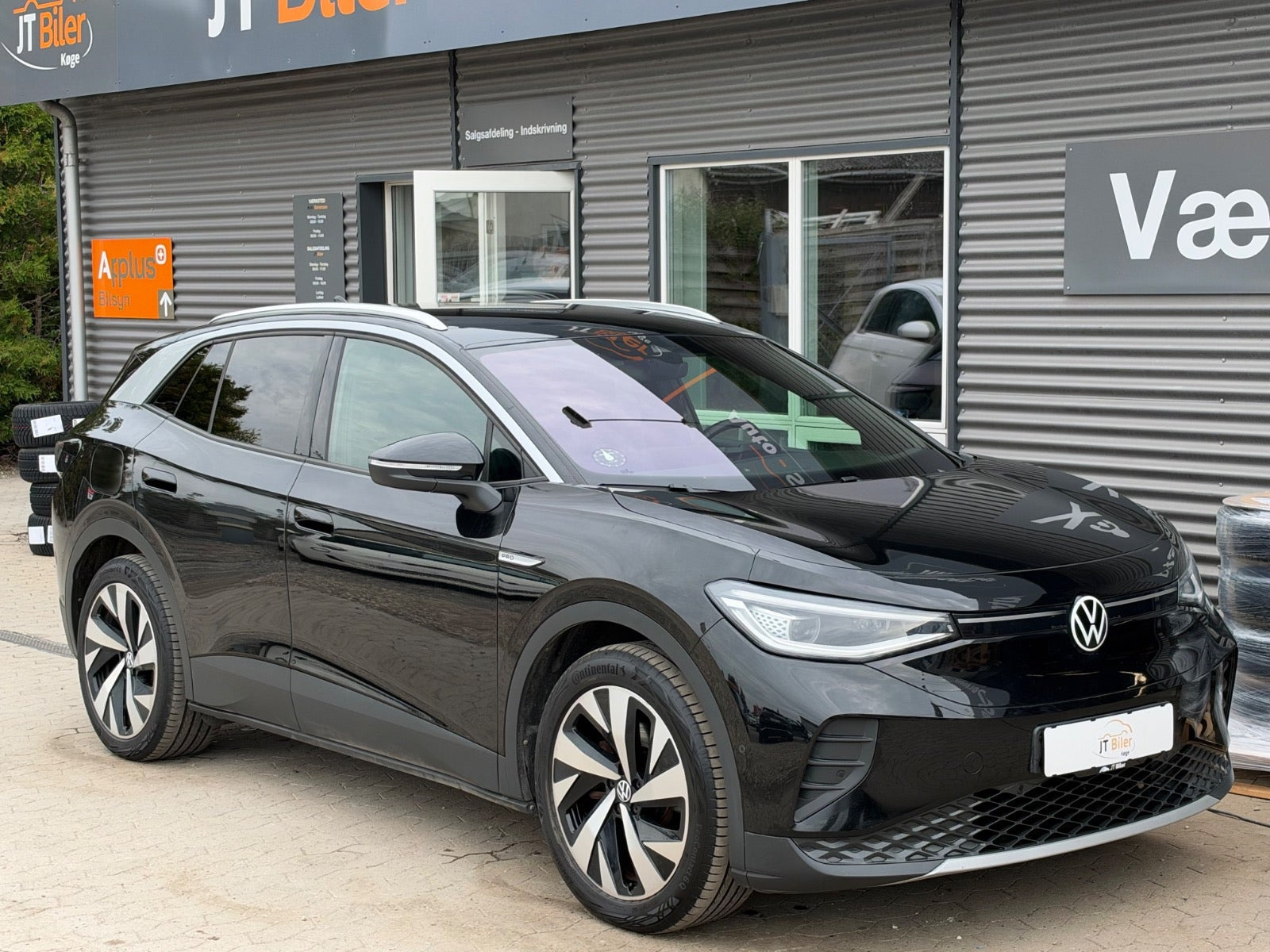 Sort VW ID.4 fra 2023 set udefra