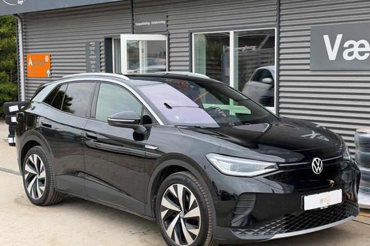 Sort VW ID.4 fra 2023 set udefra
