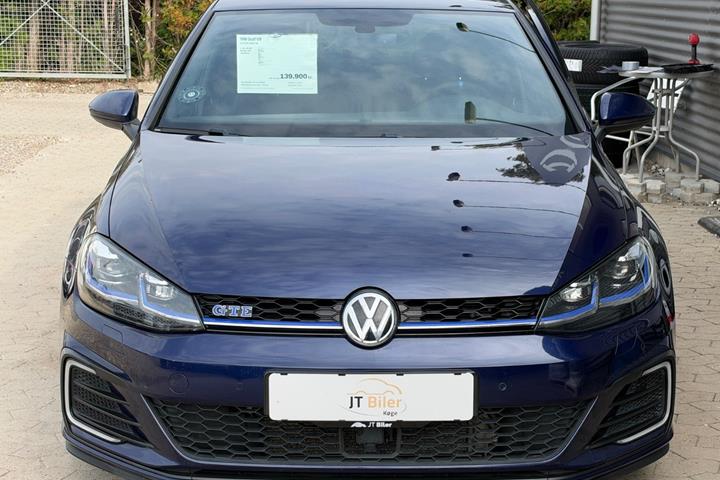 Blå VW Golf VII fra 2020