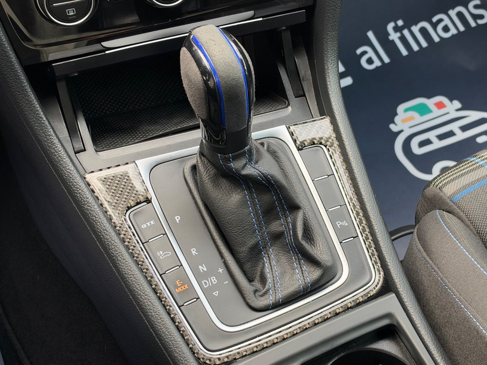 Blå VW Golf VII fra 2020