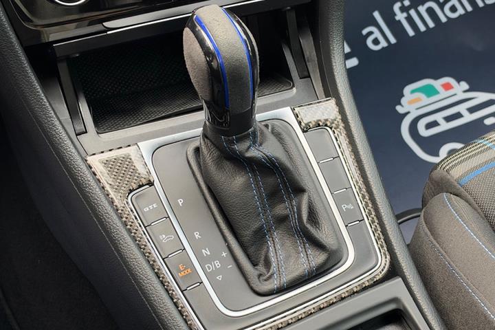 Blå VW Golf VII fra 2020