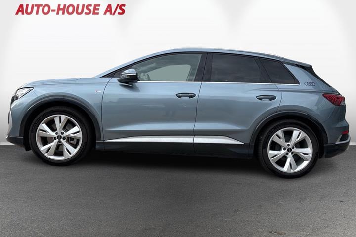 Blå Audi Q4 e-tron fra 2024