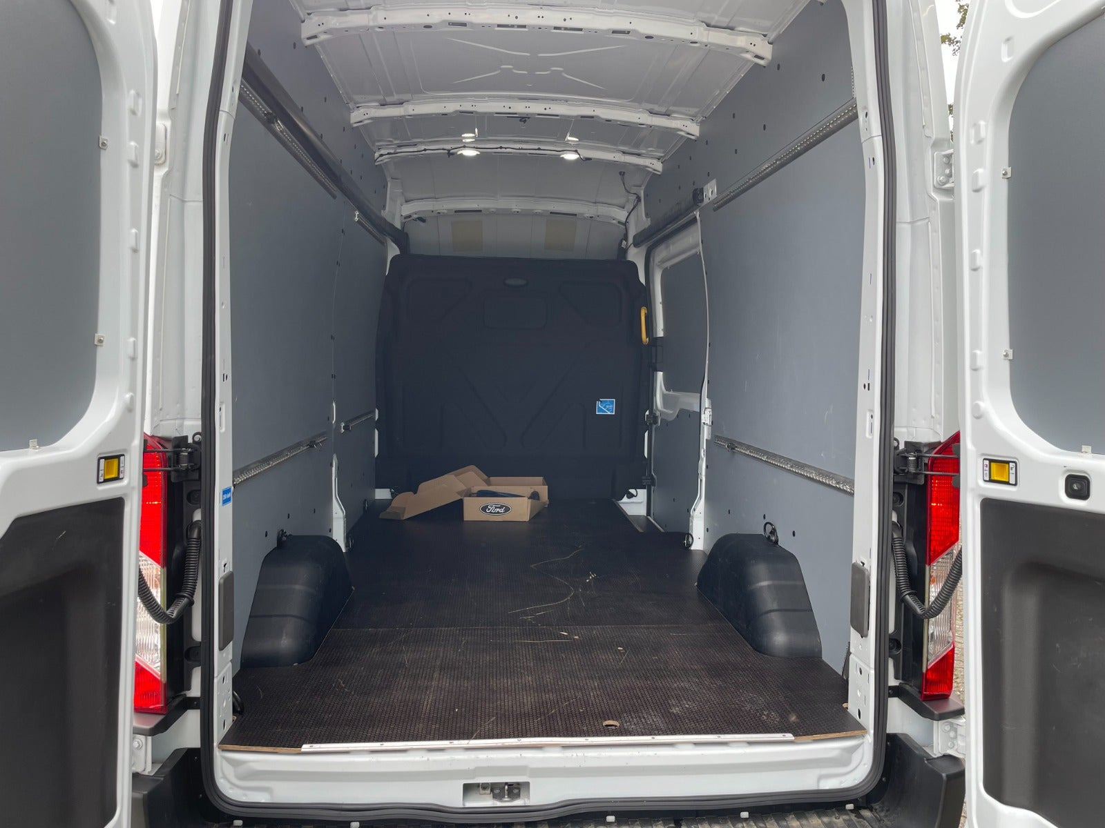 Hvid Ford E-Transit 350 L3 Van fra 2024