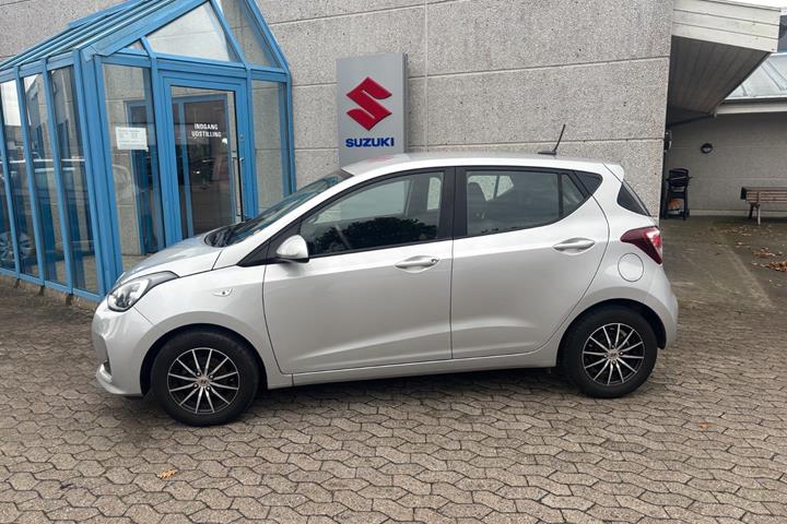 Sølv Hyundai i10 fra 2018