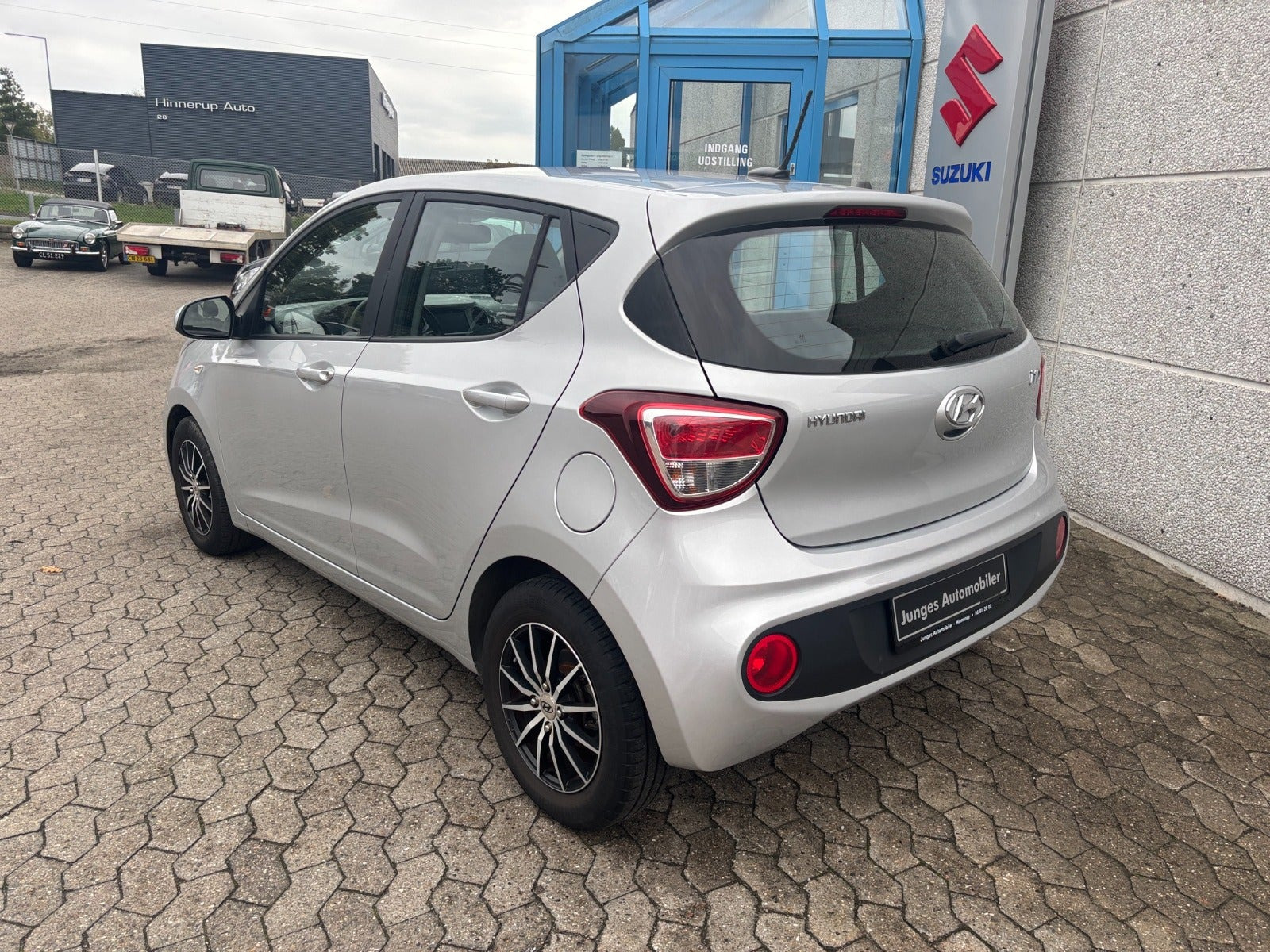 Sølv Hyundai i10 fra 2018