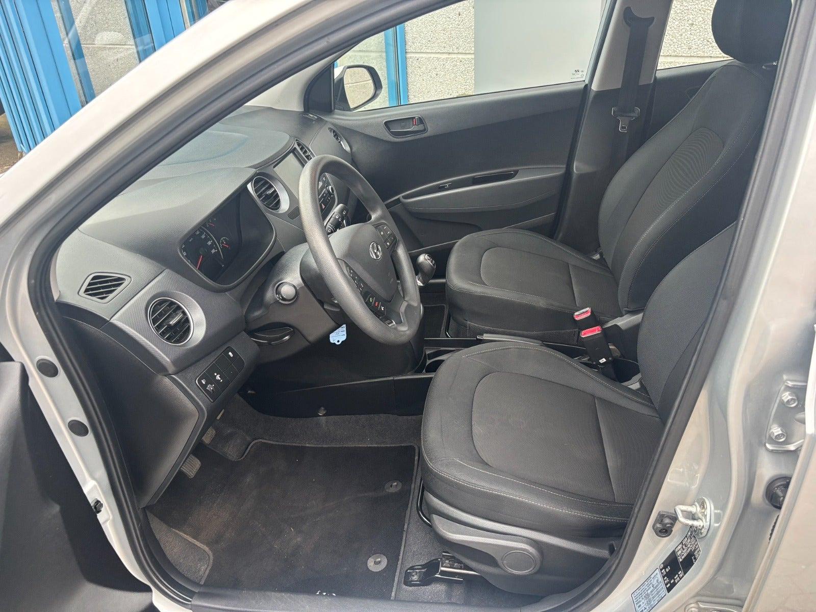 Sølv Hyundai i10 fra 2018