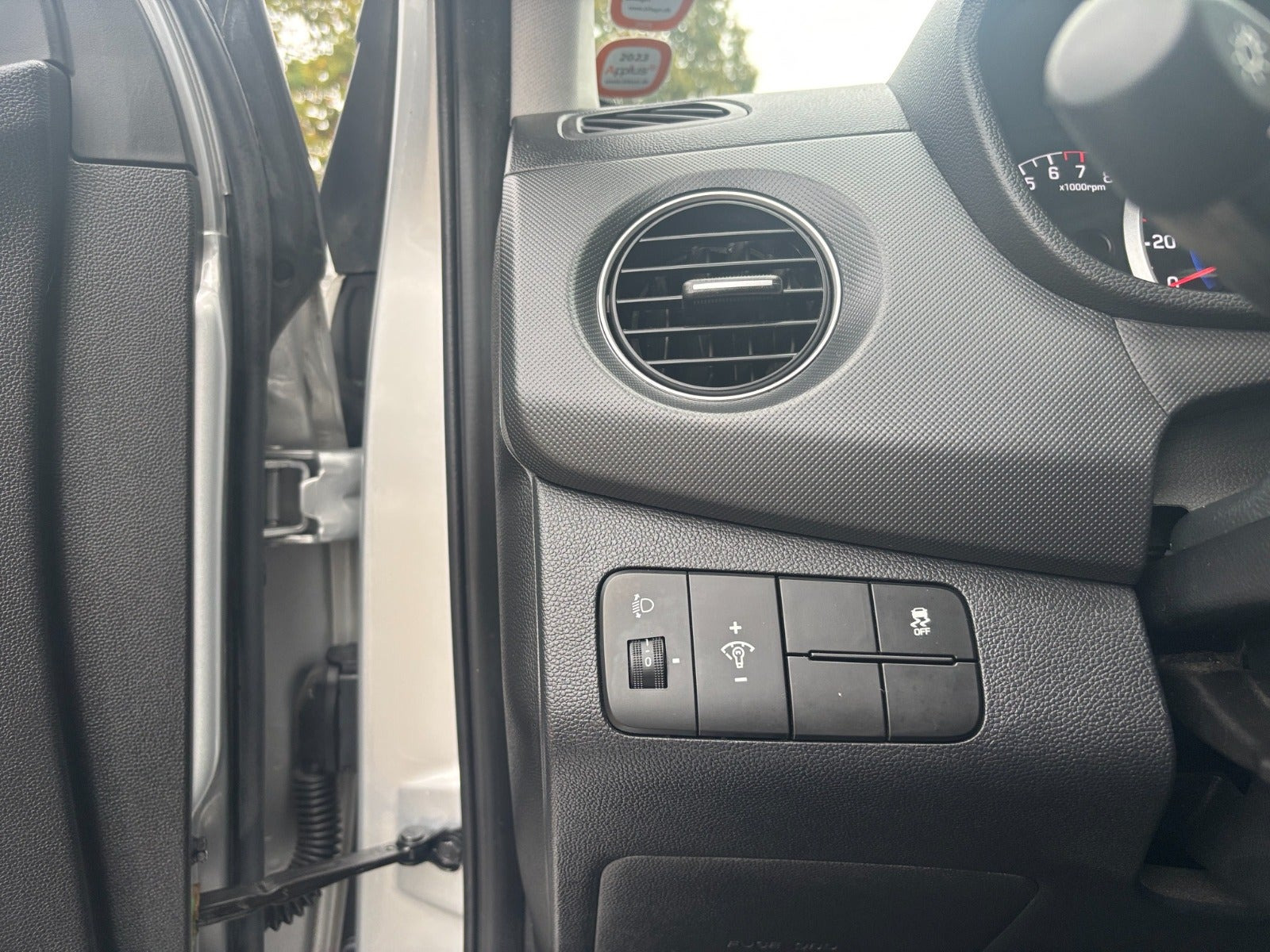 Sølv Hyundai i10 fra 2018