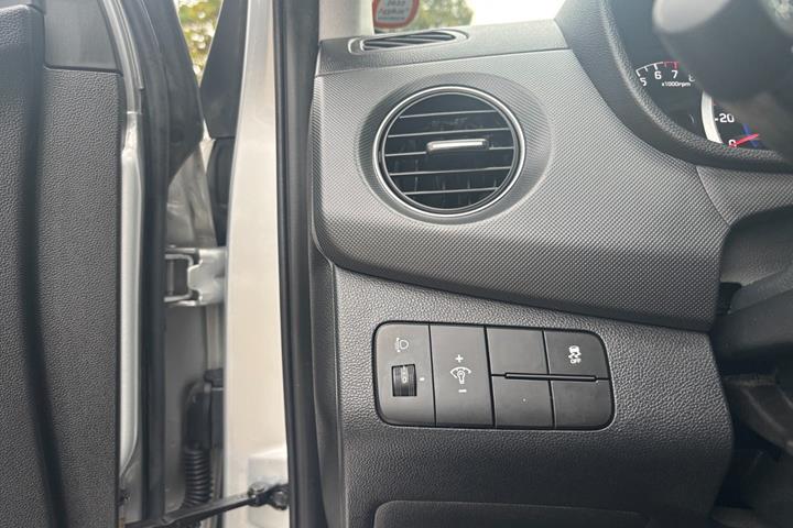 Sølv Hyundai i10 fra 2018