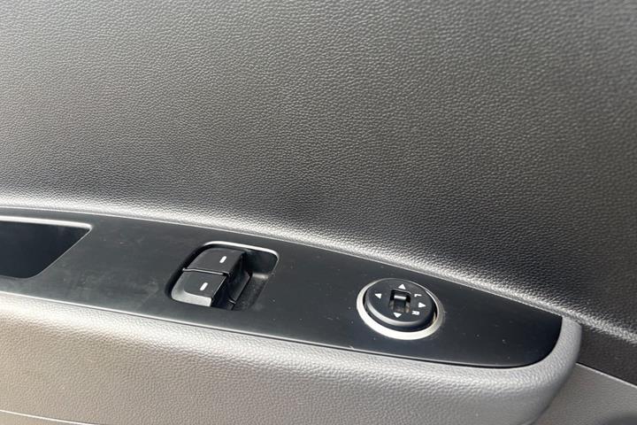 Sølv Hyundai i10 fra 2018