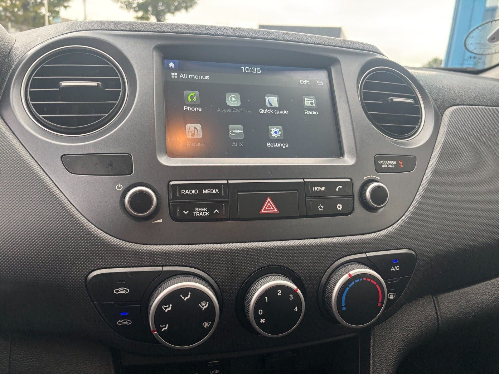Sølv Hyundai i10 fra 2018