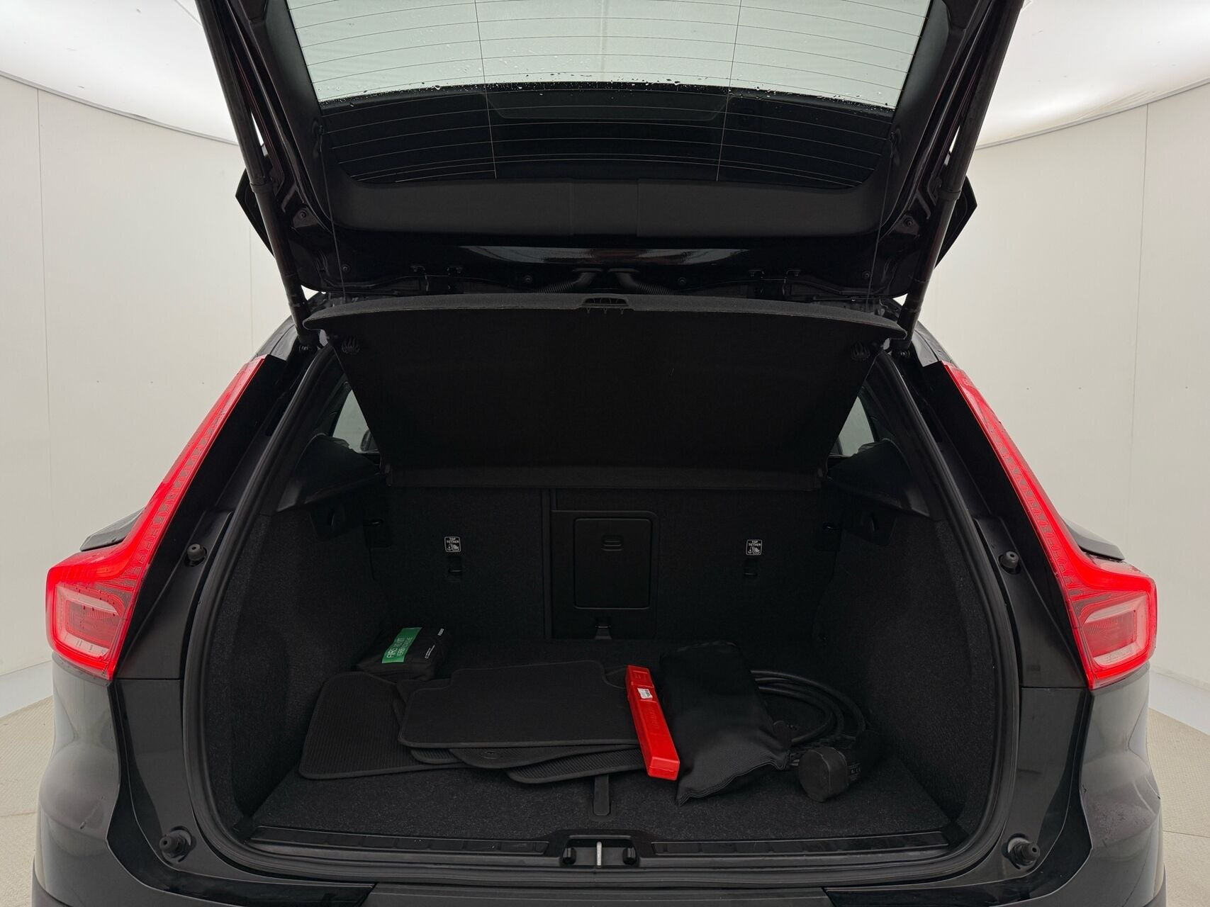 Sort Volvo XC40 fra 2022