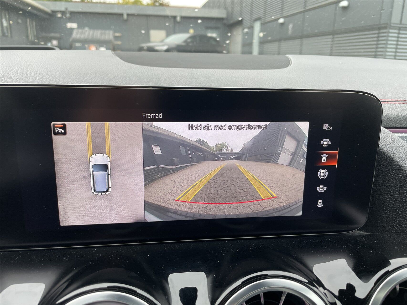 Hvid Mercedes EQA250 fra 2024