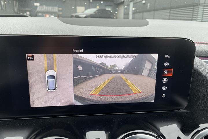 Hvid Mercedes EQA250 fra 2024