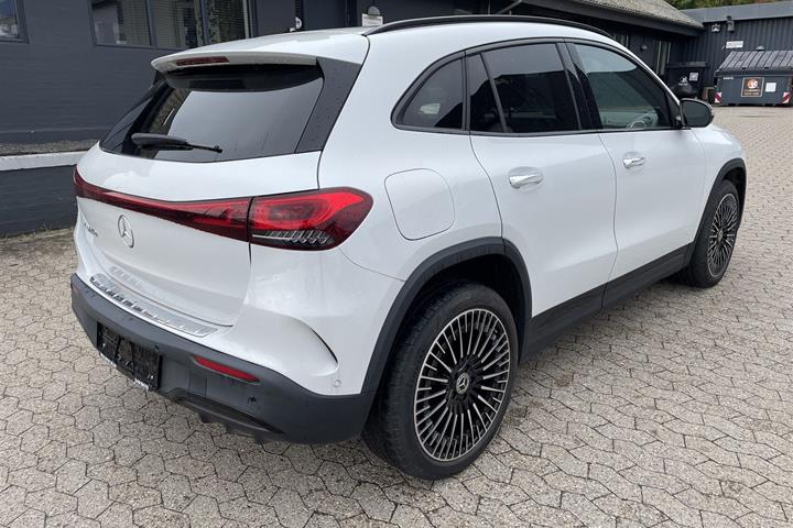 Hvid Mercedes EQA250 fra 2024
