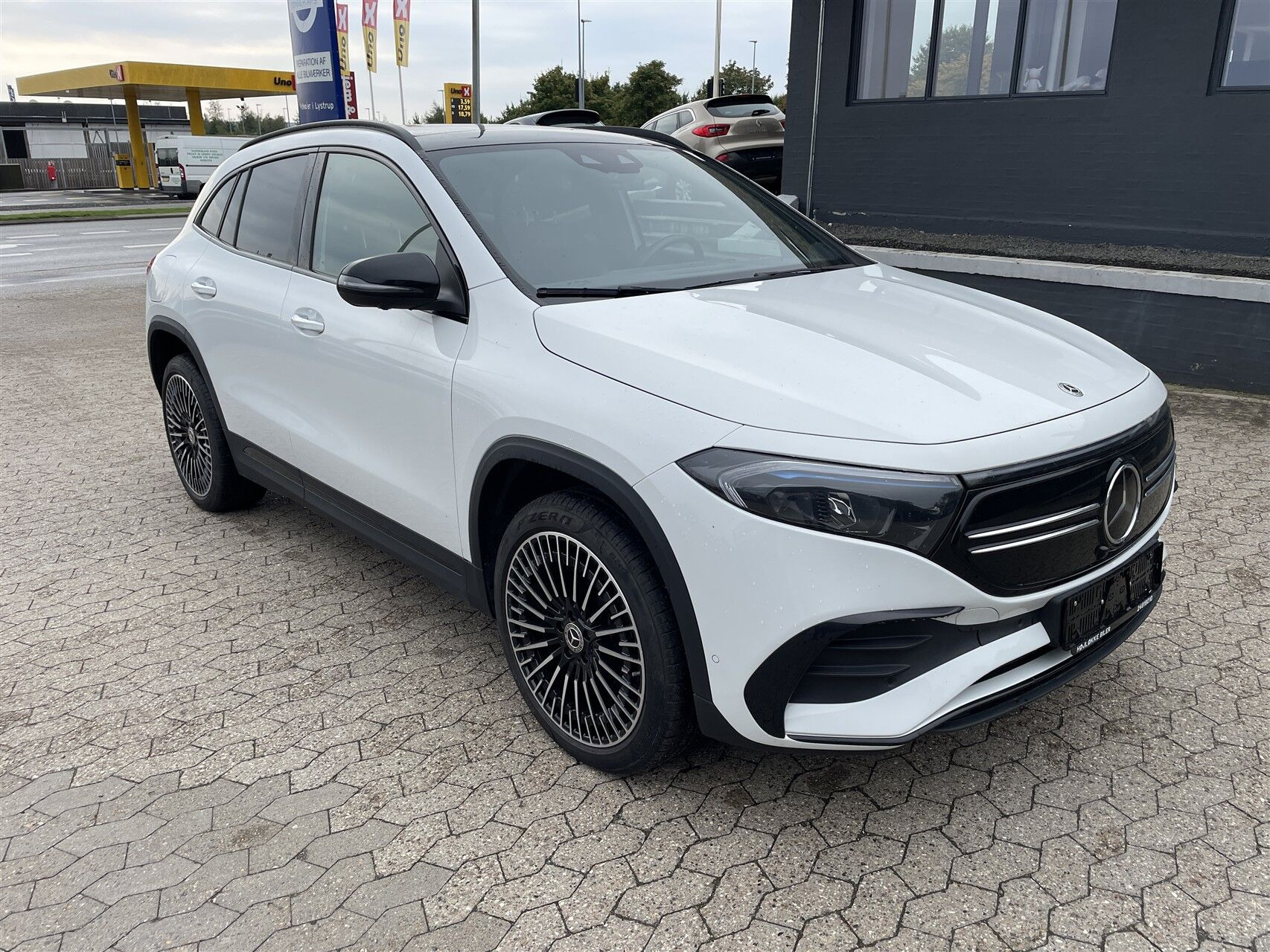 Hvid Mercedes EQA250 fra 2024