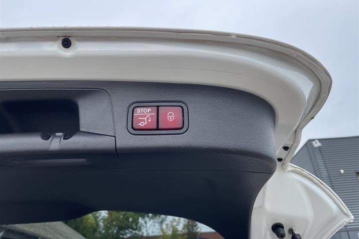 Hvid Mercedes EQA250 fra 2024
