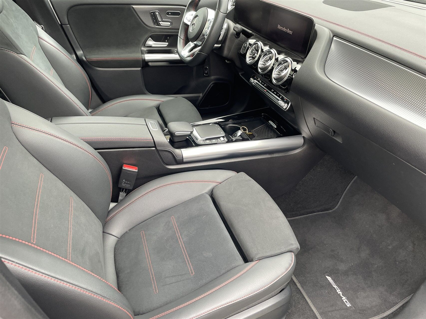 Hvid Mercedes EQA250 fra 2024
